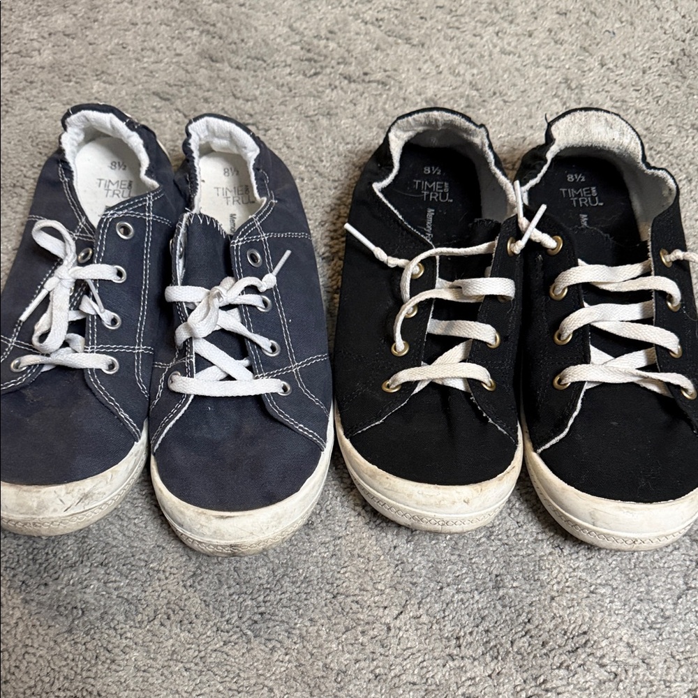 Time and Tru Women’s Black and Blue Sneakers